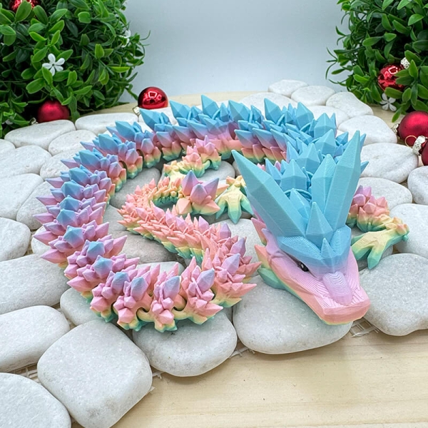 Pastell-Kristalldrache – Sanfte Eleganz